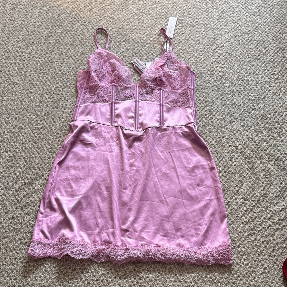 Elegant Pink Lace Chemise